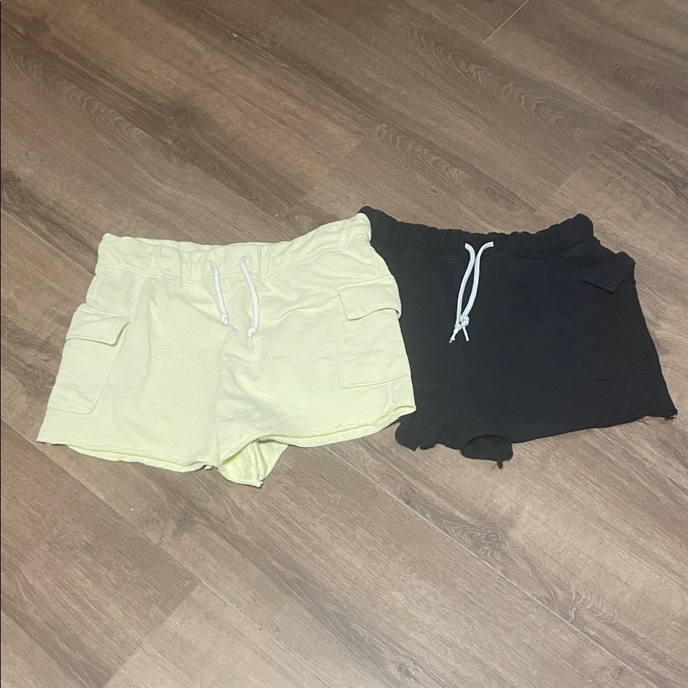 No Boundaries Women's Cargo Shorts - Black and Cream